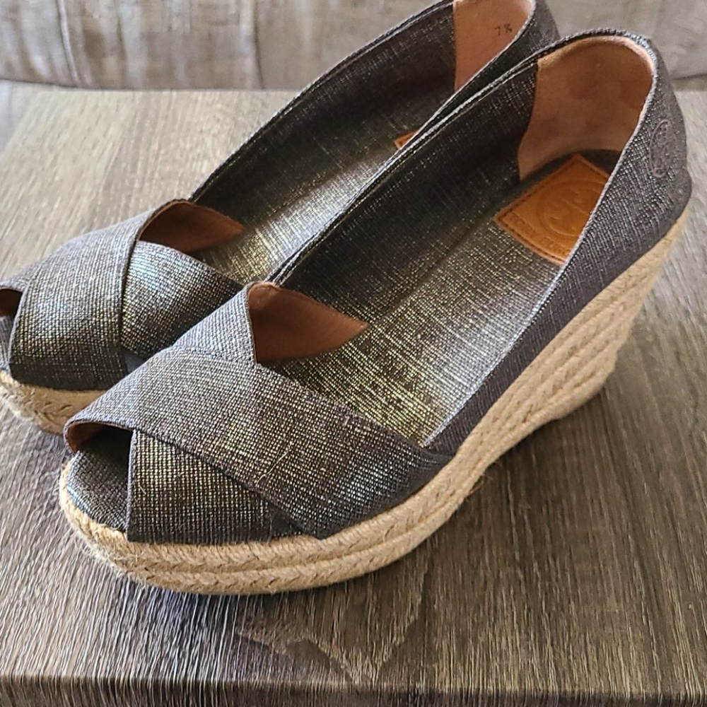 Black / gray shimmery espadrille wedges